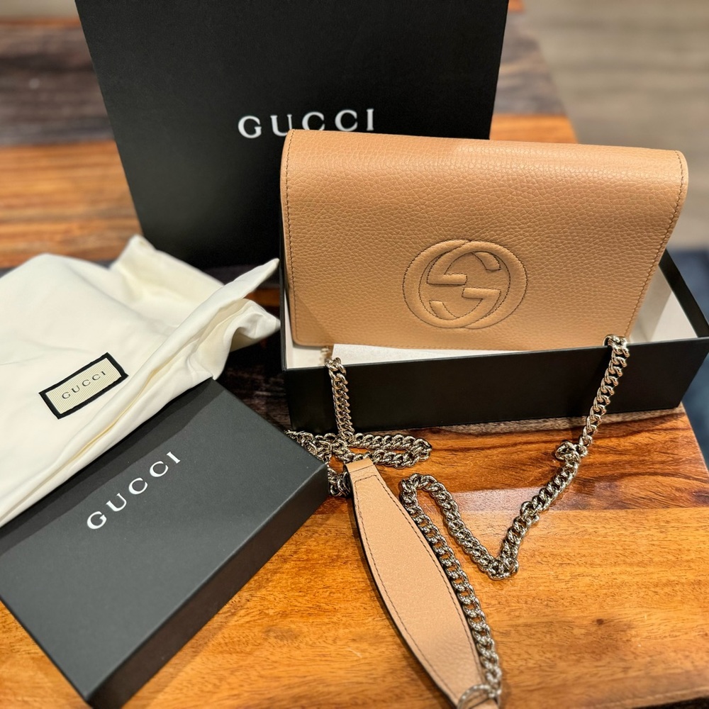 Authentic New Gucci Soho Wallet on Chain Camelia Beige Leather Crossbody Bag